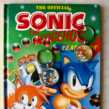 Load image into Gallery viewer, Sonic The Hedgehog Yearbook Keyring 1992